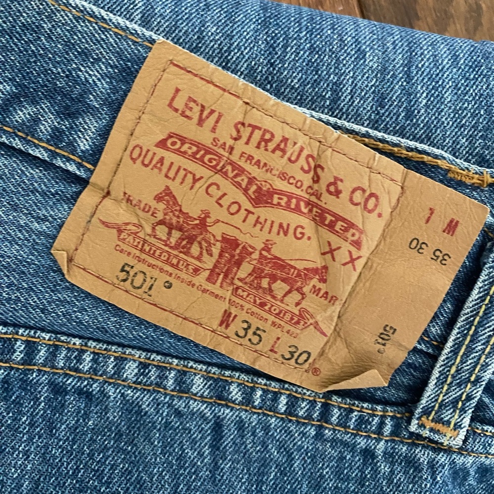 Levi Men’s 501 Jeans - Picture 4 of 8